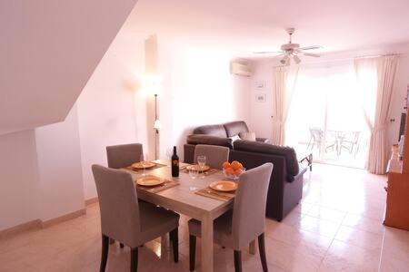 Amplio apartamento con piscina cerca de la playa Nerja Esterno foto