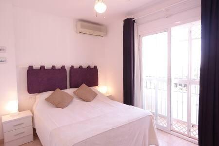 Amplio apartamento con piscina cerca de la playa Nerja Esterno foto