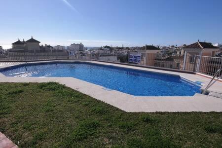 Amplio apartamento con piscina cerca de la playa Nerja Esterno foto