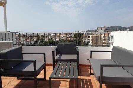 Amplio apartamento con piscina cerca de la playa Nerja Esterno foto