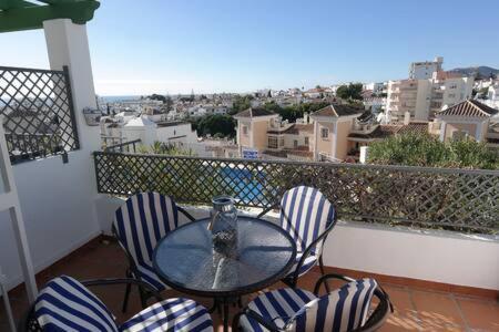 Amplio apartamento con piscina cerca de la playa Nerja Esterno foto